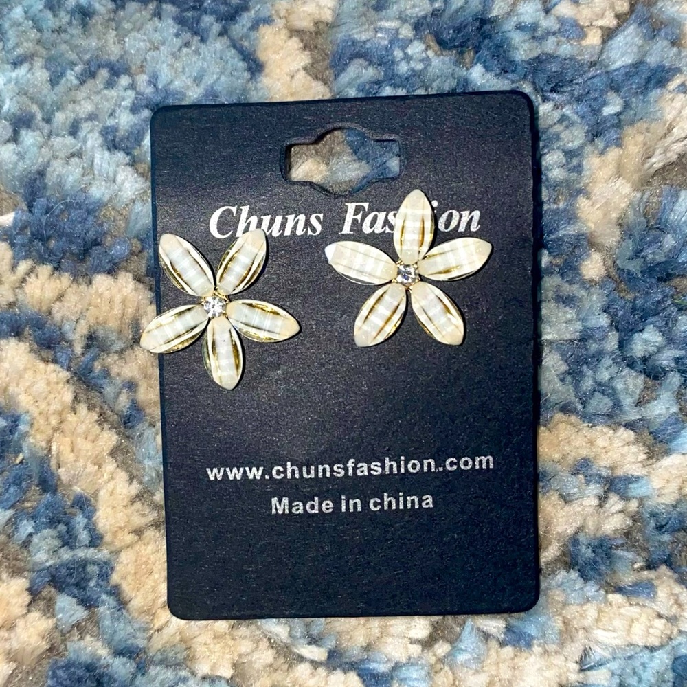 Chuns Fashion Flower Stud Earrings